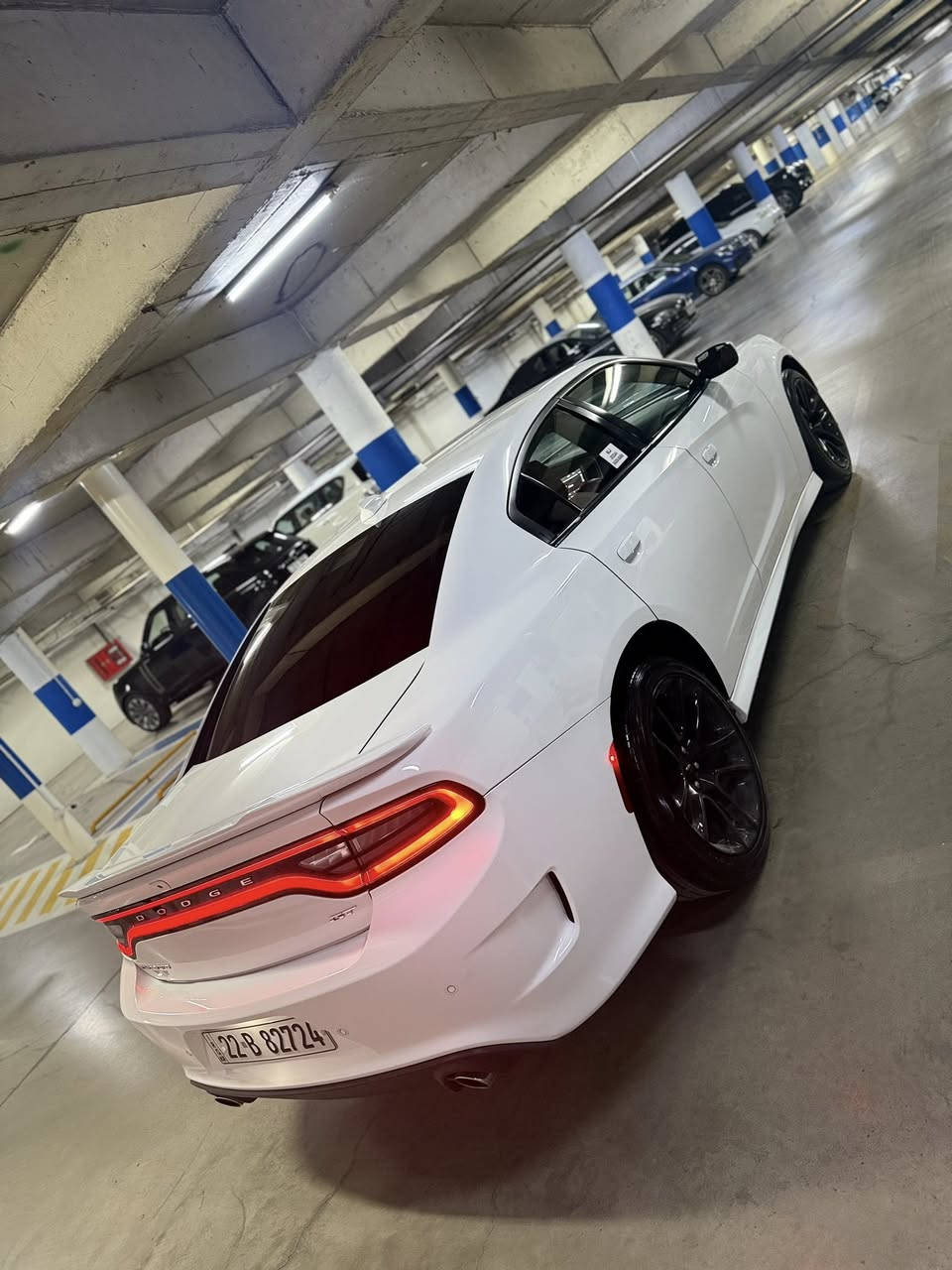 جارجر  جيتي GT  موديل 2021 (  الخليجي الشريكه الهرلم )
() السيد الوان البيض المميز 
 فول مواصفات GT 
الدخل الحمر البيلادي
(اقره المنشور قبل ماتخابرني و بيك خير وتدلل))
(السياره بيها فقد بنيت البدون الدخل بشرط الفحص ) 
سياره جديده اي نقص ما بيهه ابد 📍❤️
(سيارة  ماشية ٧٦الف )
سياره جديده بمعنى الكلمه
رقم  اربيل الجديد كلشي جديد
المحرك : V6.  3.6L .
المواصفات :
* جناح خلفي بلادي
* ويل قياس 20 انچ  بلادي تخم تاير جديد
* ستيرن رياضي . 
مقاعد رياضية جلد   حضن
* كشافات الضباب زنون . 
* المصابيح الأمامية مع LED . 
* حساسات . 
* شاشه كبيرة مع نظام ملاحة نفكيشن GPS .
* الشاشة مع اوپشنات SRT . 
* سستم صوت الپاين .
* مقاعد أمامية كهربائية عدد 1 
* تشغيل عن بعد . 
* محدد سرعة . 
* تلفون بلوتوث . 
* كاميرا خلفية .
* مرايا متحسسة للاضاءة العالية .
* كير شفتر بالستيرن . 
* دخول ذكي (بصمة) .

السعر238📥

مكان السيارة اربيل 
***********

للاستفسار رقم صاحب السيارة***********
وتساب كورك
