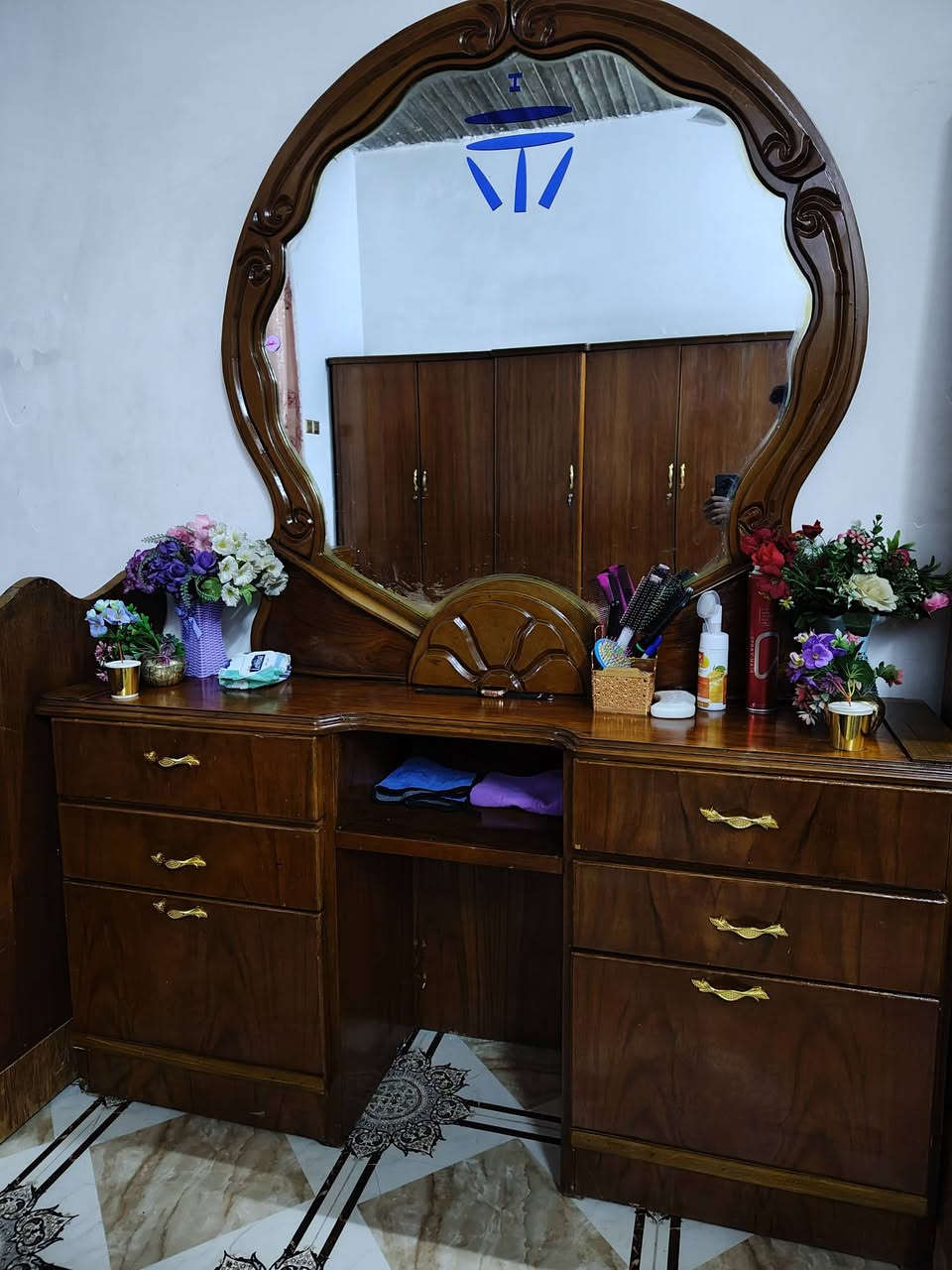 غرفة نوم 
5 ابواب خشب ثقيل
السعر 650 
موصل حي الانتصار
***********
***********
