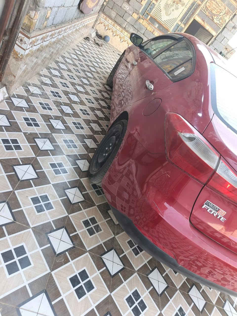 السلام عليكم البيع سياره كيه فورتي 15 محرك 1800 سياره بيه قطعتين 
تبديل بنيد و چا ملغ فقط وباقي مكفول من التبديل 
تبريد ثلج سياره جاهز مجهز 
سياره بسمي تحويل  شوكت ما تريد 
مكان السياره الشطره 
***********
