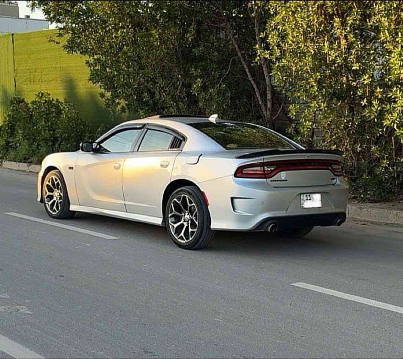 السلام عليكم
جارجر موديل ( 2020 )  فئة GT امريكي  فول 1/1  فتحة  V6 
حادث جاملغ وبنيد .
رقم بغداد دولي 
المواصفات فول 1/1  فتحة   GT 
*بصمة +بصمة ابواب فى
*فتحة سقف 
*محرك  6 سلندر 
*كشنات امامية كهرباء
*شاشة كبيره
*تحكم استيرن 
*نقطة عمياء في مري
*تو ويل 
*حساسات امامية وخلفية
*تشغيل عن بعد
*كامرة خلفية دوارة
*رادارت جانبية
*مثبت سرعة 
*زنون عالي وناصي
محرك وكير كفالة 

السعر  188  
الاتصال على رقم  *********** 
مكان السيارة بغداد
