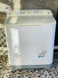 عندي غساله للبيع نصيفه حيل صناعه تروست يباني اريده ب٩٠ الف وتخبل بلغسل...