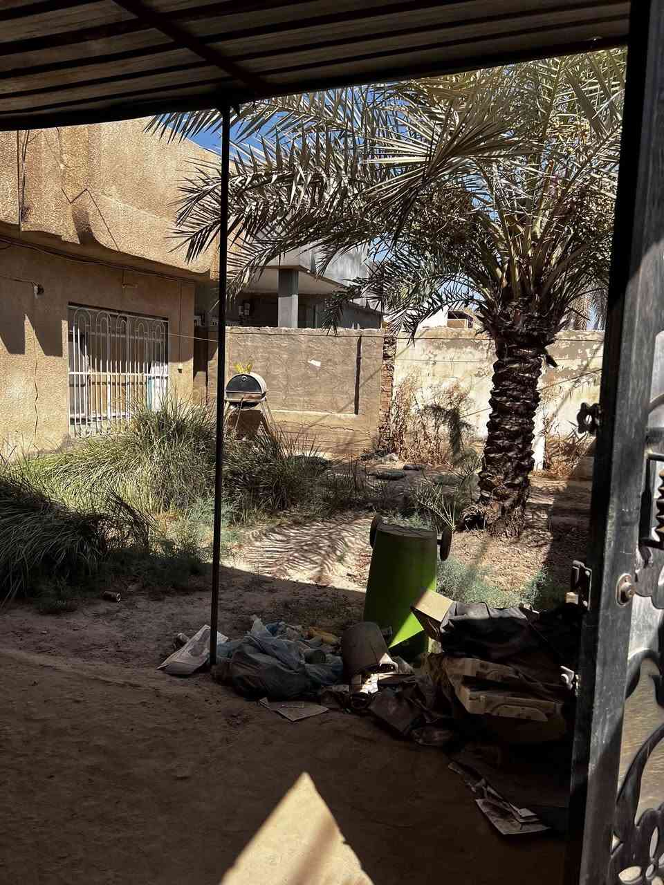 السلام عليكم
 بيت طابو صرف للبيع في البكرلي في منطقة العبودية مقابل شقق مؤسسة العين
 مساحته ٢٩٣ والواجهة ١٢م 
حاليا مؤجر ب ٤٠٠الف 
سعر المتر ٩٥٠ الف 
للاستفسار ***********
