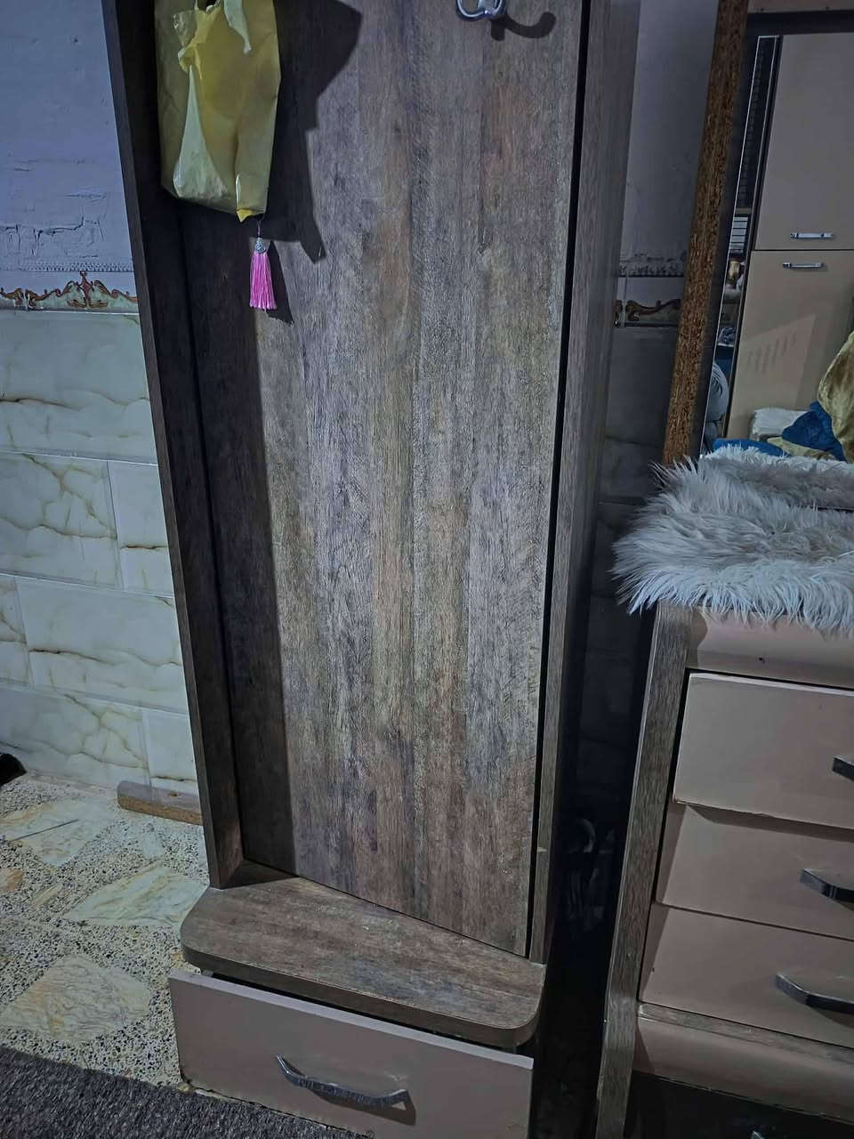 غرفة تركية نظيفة ب٣٠٠ الف العنوان ديالى بعقوبه الكاطون رازي الشراي يتصل اني مكلفه بنشر ***********
