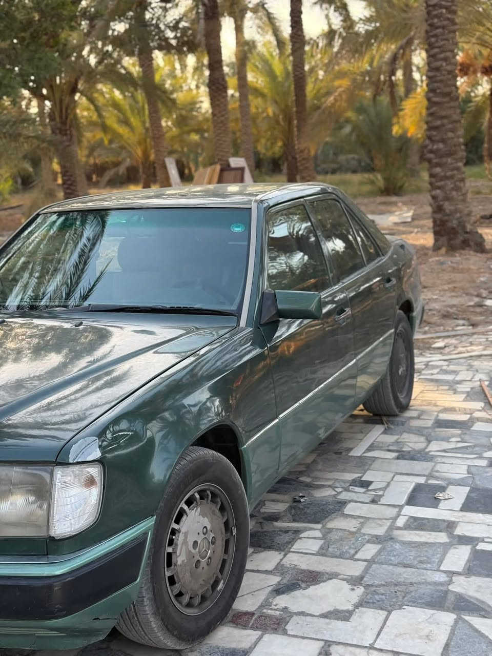 السلام عليكم 
مارسدس دب 320 موديل 1991 مكفوله من الضربه السياره معيود لونه لجماليه كير ومكينه بلاد كيره 4 نمر السياره جاهزه من كلشي تبريد ويه السويج ثلج تخم تاير حداديه كامله السياره بيه تخم زنون مكان السياره بابل 

للاستفسار ***********
