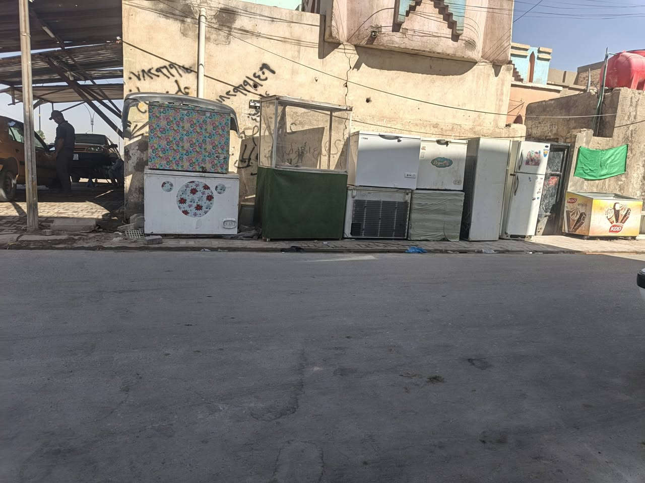 سلام عليكم مجمدات كشوره للبيع الحجم 14السعر 40
والحجم الصغر 30 المكان دوانيه حي العسكري قرب الطاقه 
الاستفسار خاص او *********** عندي هواي

