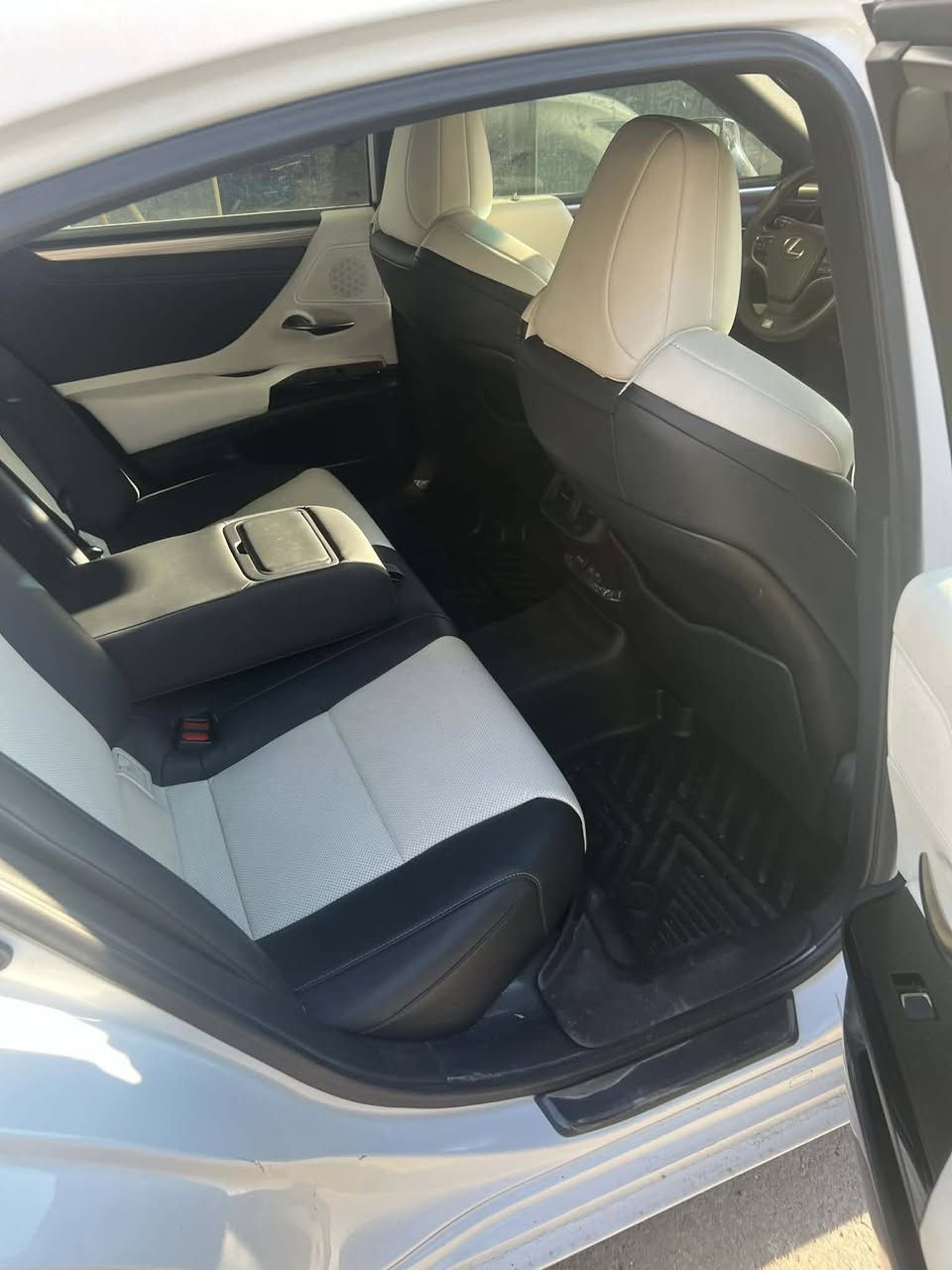 ES350 F sport
موديل ٢٠٢٣
مواصفات fsport معروفة 
امريكي حادث فقط بونيد  بدون دواخل ارباك راجع سيستم
ماشية ٢٣ الف 
سعر ٣٢٠ ورقة و مجال


**إذا كنت صاحب هذا الإعلان وتريد حذفه لأي سبب، رجاءا أرسل رسالة إلى الدعم الفني**