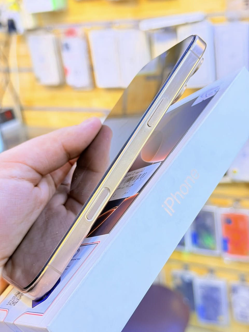 ايفون 16برو ماكس ذاكره 256بطاريه 100‎%‎مشحون 124مره فقط جهاز بمعنه كلامه نضيف هوه جديد سوه عربي شرق اوسط اصلي ضمان ماستر لا مفتوح ولا مصلح  ملحقات كامله فحص حاسبه كوله نورمل ضمان 5ايام من مركز 
سعر 1450الف قفله من الاخير 
بغداد البياع شارع عشرين مكتب ماستر للمبايل 
***********
