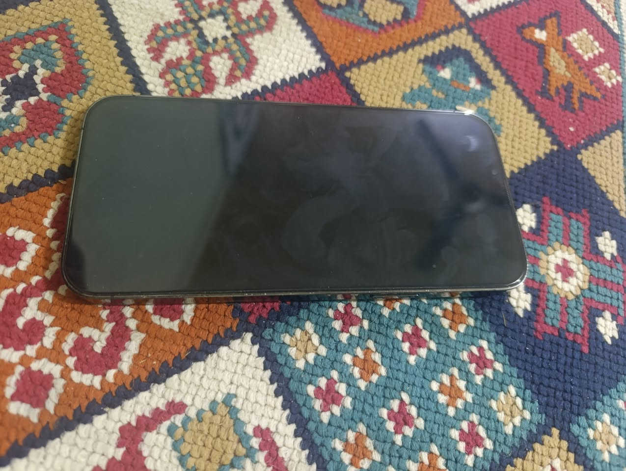 السلام عليكم اخوان ايفون 13 نظيف للبيع بطاريته 85 سعره 750 ناصريه مركز ***********
