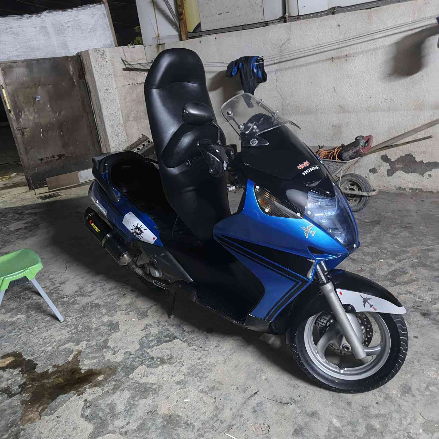 سلام عليكم سلفر ونج للبيع مكينه 
(600لون بلاد مميز)دراجا كفالا لا تنقيص لا تبخيرمي اخضر بانزين كلا محسن دهن اصلي  خير من الله أدامه جديده دراجه مثل ما كدامك مثل ما تجي شوفها صور ضالمتها بل واقع احلا جديده كشي ما عوزها الله شاهد صالنصه لبلاد موجود كهربائيات كلها شغالا
 سعرها ١٨وبيها مجال الطيبين  مكانها زعفرانيه 
***********
