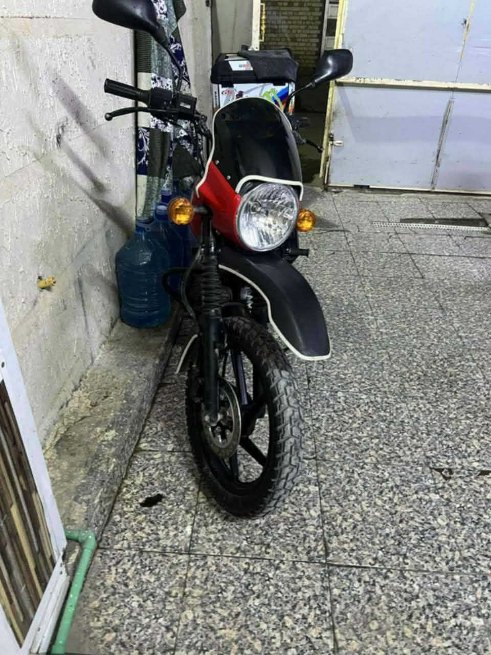 سلام عليكم بوكسر مديل2023 ماشيه5000حقيقي دراجه جديده مكينه ما مفتوحه رقم بغداد نكليزي سنويه بسمي السعر مليونين 700 عنواني بغداد المحموديه ***********بي واتساب
