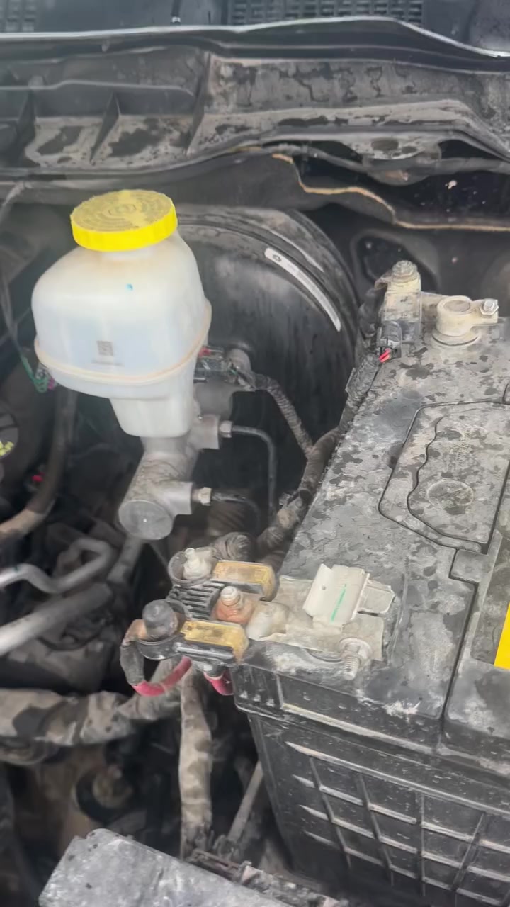 رايد مراوس عندي رام 23 ما مرقم كلاسك مكينة 3600 
ضرر 3 قطع وماعندي صور غير بس ذني عارضها 190 اكو بالسوك ب4 شدات واكو ب30 ورقة  مراوس او بيع السيارة ماشية 21 الف كيلو مو ميل كيلو  للاستفسار واتساب او اتصال 
***********
