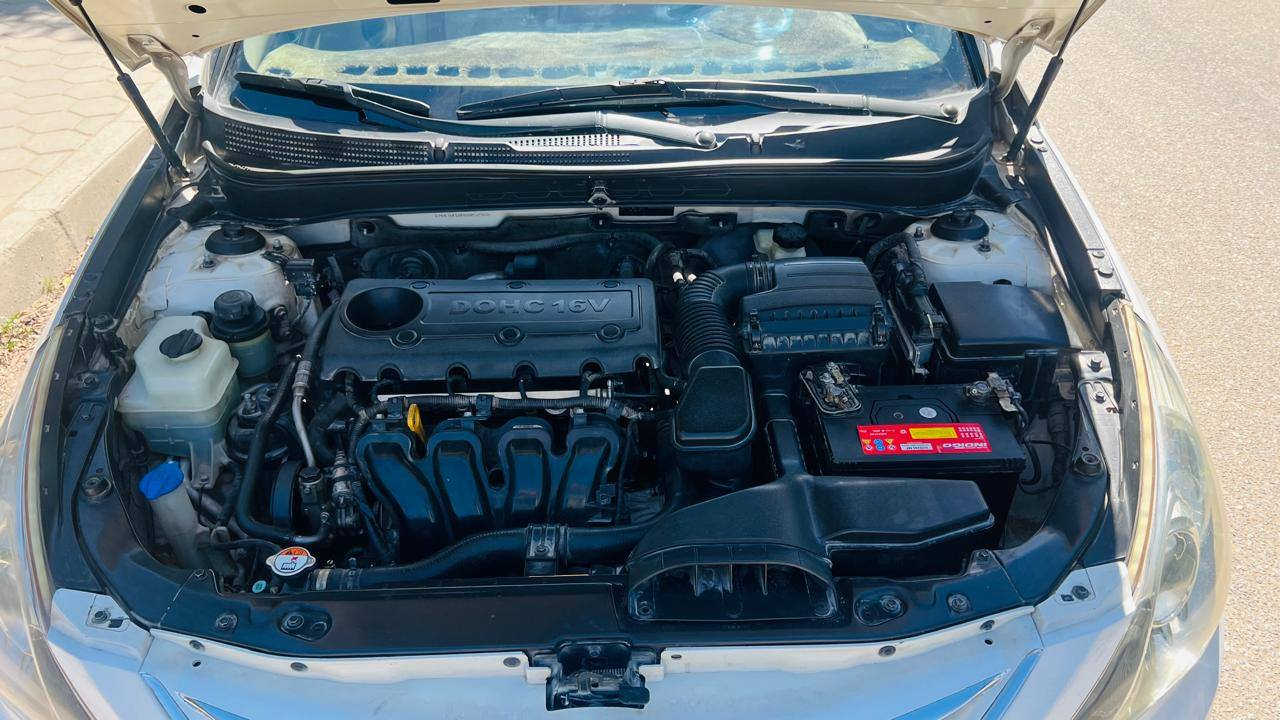 اللهم صلِ على محمظ و آل محمد
السلام عليكم للبيع فقط سوناتا خليجي 2010 شكل 2011 مكفولة من الضربة والصبغ والتبديل 
بيهه فقط بارد و تكحيل
محرك2400دوش
السعر 120وبيها مجال
المكان: النجف الأشرف
***********
