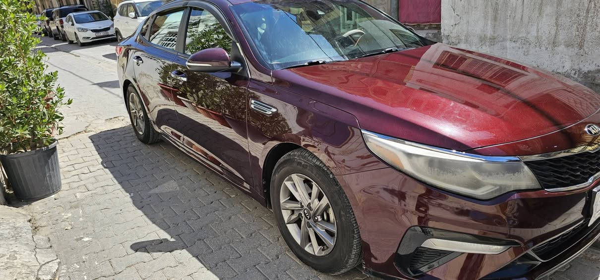 كيا اوبتما موديل ٢٠٢٠ وارد أمريكي محرك ٢٤٠٠gdi ماشيه ٩٠ ألف مايه ظرره دعايه خلفيه وقليل من حوض الصندوق بيه تنقيص دهن قليل والباقي بحاله جيدا بسعر مناسب رقم بغداد انكليزي الجديد بسمي بغداد المنصور شارع البيجيه ***********
