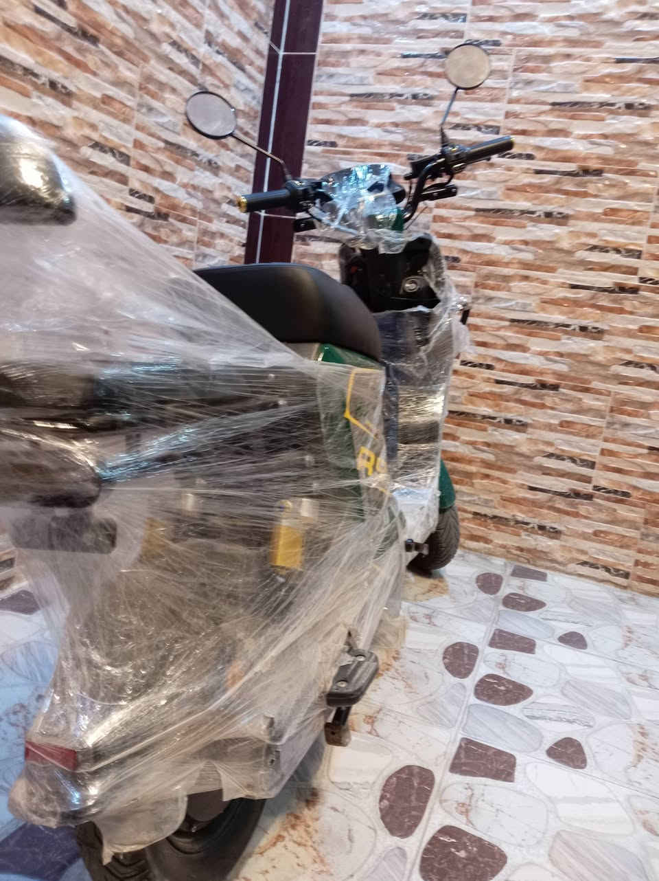 سلام عليكم دراجة شحن للبيع R9 موديل 2026 موصفات فول بطارية ولي شركة حيدر نيار بعدها جديد بطارية ضمن مابي اي شي او مراوسة في دراجة عبد الحليم او اي دراجة
السعر 500 وبي مجال
الرقم. تلفون ***********
