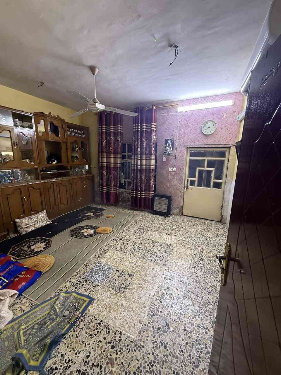 سلام عليكم بيت للبيع مساحة 100متر قاطين السعر 115رقم واتساب ***********
