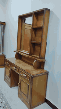 غرفة خشب للبيع السعر 300 وبيها مجال بسيط 
العنوان نجف شارع المجمعات 
((( للتواصل واتساب او اتصال *********** )))
