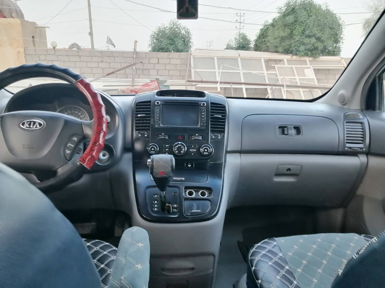 سلام عليكم كيا سيدونا لون سلفر رقم بغداد انجليزي مشروع وطني هزه جديده مكينه وكير  3800 جدد ثلاث قطع تبريد 8 راكب غاز بنزين منظومه غاز 80 لتر سياره جاهزه حداديه دوشمه باتري جديد ما بيها اي نقص وبيها صبغ حزام للجماليه فقط مكان سياره ديوانيه قضاء الحمزه الشرقي ما متواجد على الفيس السعر 125 رقم الهاتف ***********
