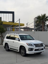 لكزس LX 570 • ٢٠١٣ • ١٣٦٠٠٠ كم