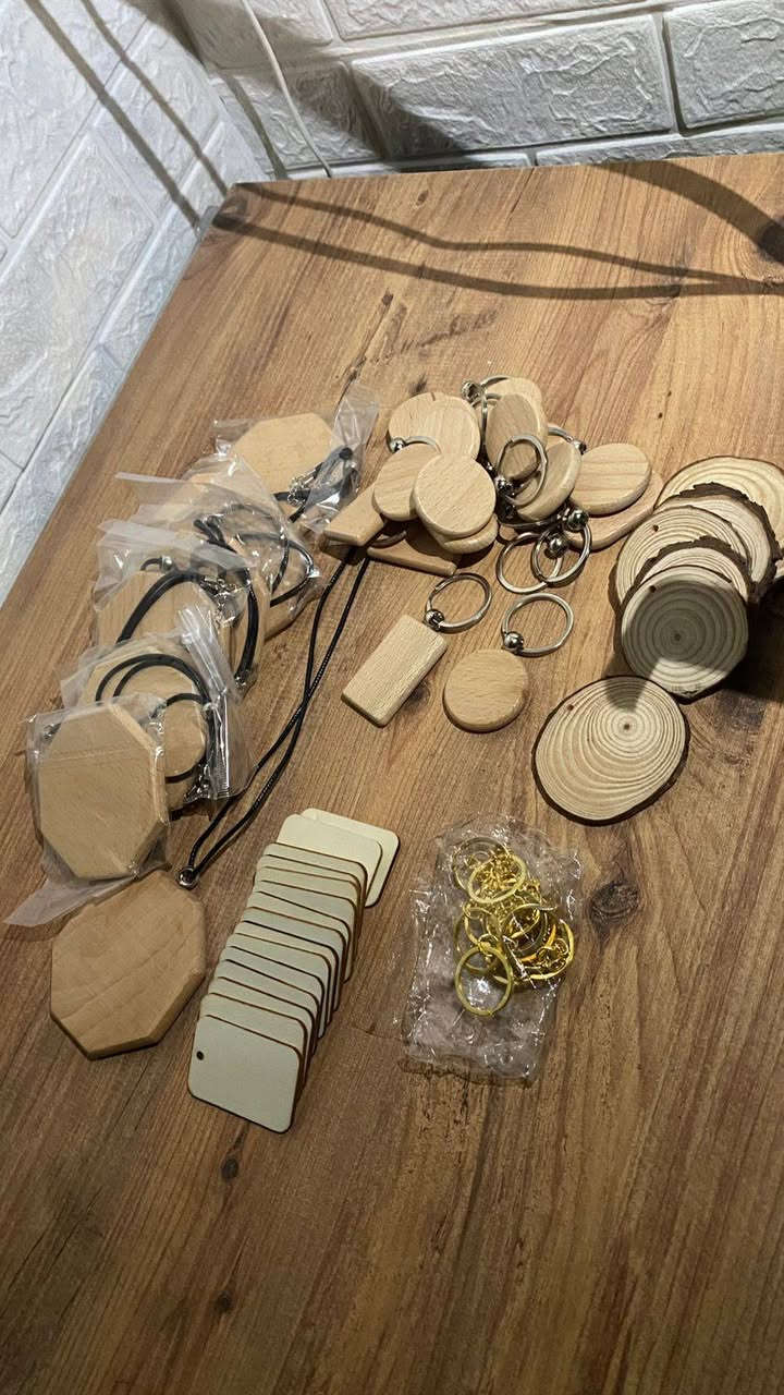 السلام عليكم
مشروع كامل للبيع 
بسبب عدم التفرغ و وجود مشروع ثاني 

المشروع هوا طبع أو نقش ليزري على الخشب

1:جهاز الليزر ينقش 
على الخشب والمعادن المصقولة 
ونقش على المطاريات 
2: صفحة المشروع 
بيج مرتب ومصروف علي 200ترويج واغلب الريلزات مشاهداتها 20k
و وجود عملا للبيج، الصفحة  مرتب بشكل كلش حلو
3: أغراض الطباعة مجموعة مداليات خشب 
فرش شعر خشب تعليكات سيارة خشب
4: أغراض التغليف كراتين واكياس تغليف 
معى ستيكرات وكارتات فارغة 
5:وجهاز قش 
وأوراق قش

بسعر 400 
الي حاب يشتري يراسل خاص


**إذا كنت صاحب هذا الإعلان وتريد حذفه لأي سبب، رجاءا أرسل رسالة إلى الدعم الفني**