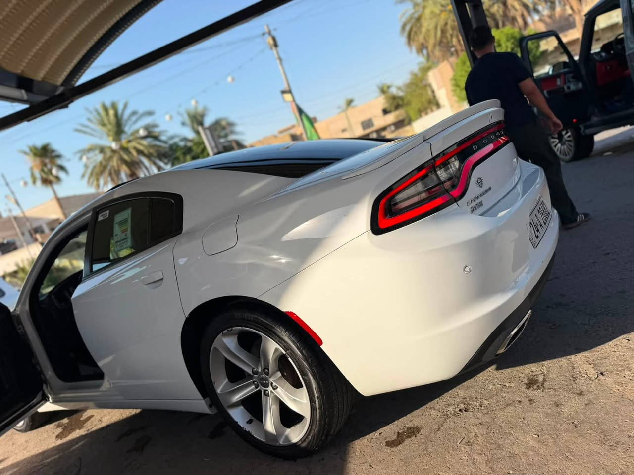 السلام عليكم

جارجر 2019 SXT بلاص كلين تايتل السياره حيل جديدة وحلوه بدون صبغ حتى دعاميات بدون صبغ 

العداد / 74000 ميل  
محرك / V6 3600

✅مواصفات 

شاشة 
بصمة 
مقاعد تدفئة تبريد 
مقاعد خلفي تدفئة
مقاعد جلد 
مقاعد  خرن
سلايت 
حساس خلفي 
لايت led 
تشغيل عن بعد 
تحكمات ستيرن 

وياقي مواصفات ل SXT بلاص  المعروفه سياره دينار متصرف عليها جاهزة من كل نواحي 
رقم دهوك تحويل ثاني يوم 

مكان سياره بغداد زيونة 

للاتصال 
***********
***********
