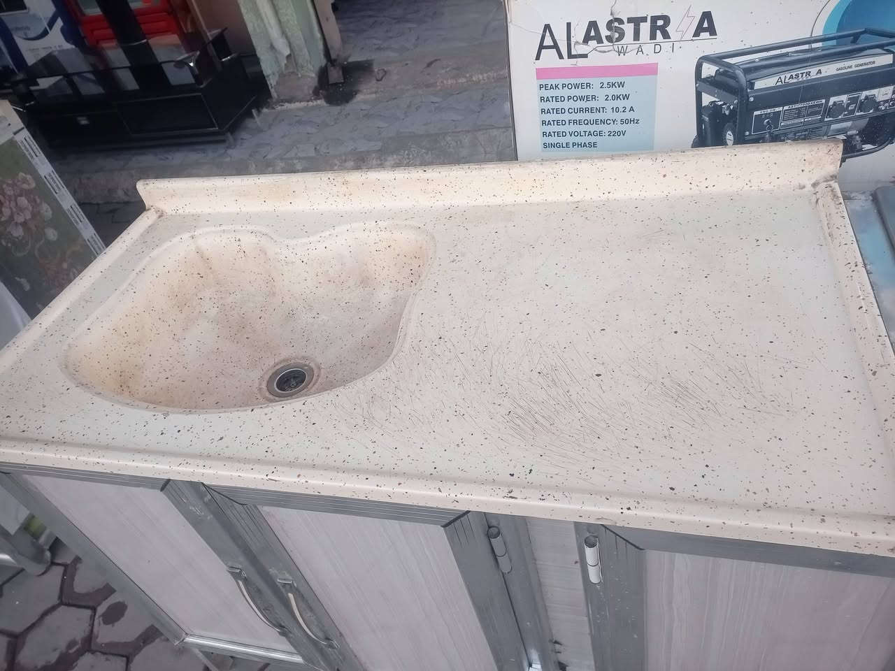 طباخ +سنك مرمر سعر 150.الف الاستفسار على خاص او الاتصال ***********عنوان واسط الصويره حي الشهداء
