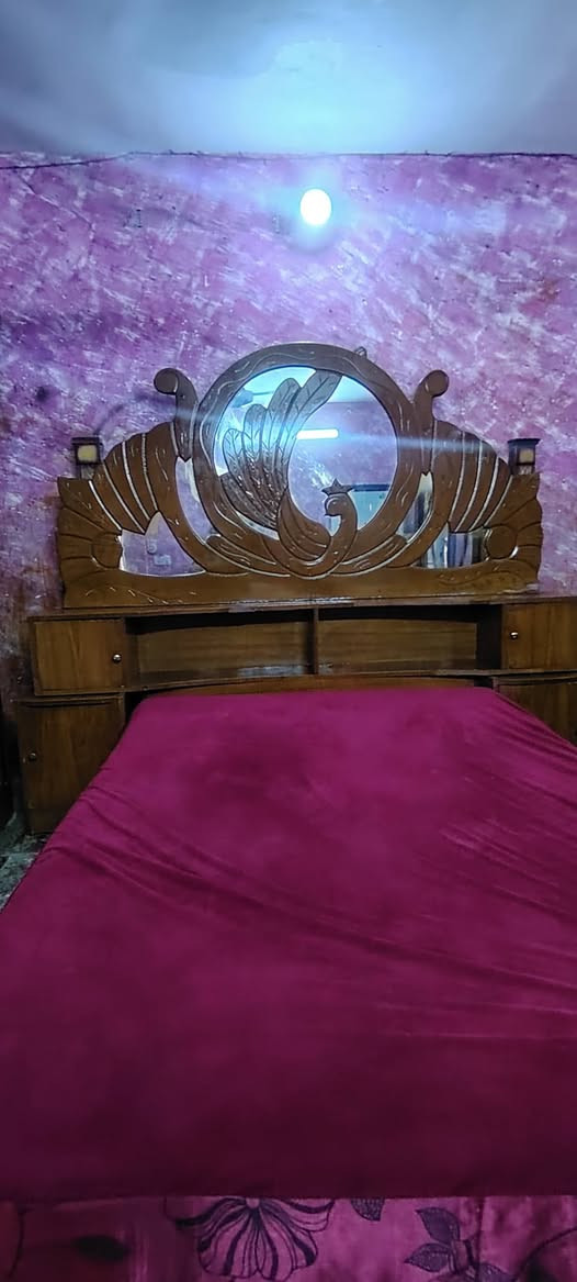 غرفه صاج عراقي نضيفه 5 ابواب السعر 350 ألف المكان الحسينيه الراشديه بغداد بوجد توصيل بل اجره التواصل على الرقم ***********
