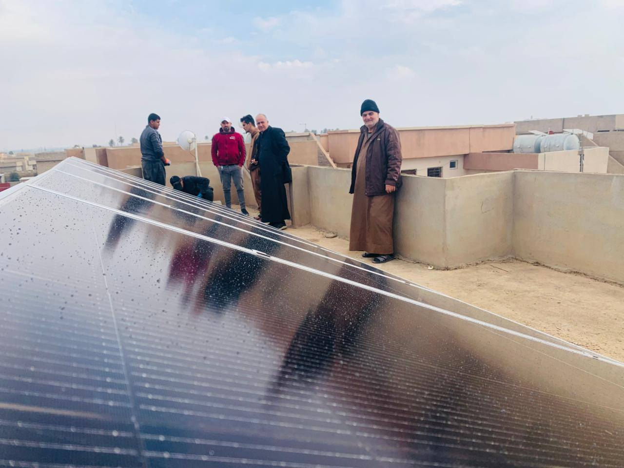 بفضل الله أولاً، وبجهود فريقنا
خلال أسبوع واحد فقط
تمكّنا في شركة النور الهندسية للطاقة الشمسية
من نصب 20 منظومة طاقة شمسية متكاملة
في مناطق متفرقة من صلاح الدين – الشرقاط
هذا الإنجاز ما إجا من فراغ
إجا من ثقة أهلنا
ومن عمل متواصل، تصميم مدروس، وتنفيذ دقيق
نحن نؤمن أن الطاقة الشمسية
مو بس بديل كهرباء
هي استقرار، أمان، واستثمار طويل الأمد
نفتخر بخدمة أهلنا في الشرقاط
ونعدكم إن القادم أقوى بإذن الله ☀️💪
📍 صلاح الدين – الشرقاط
📞 ***********
📞 ***********
#شركة_النور_الهندسية
#الطاقة_الشمسية
#الشرقاط
#صلاح_الدين
#إنجازات
