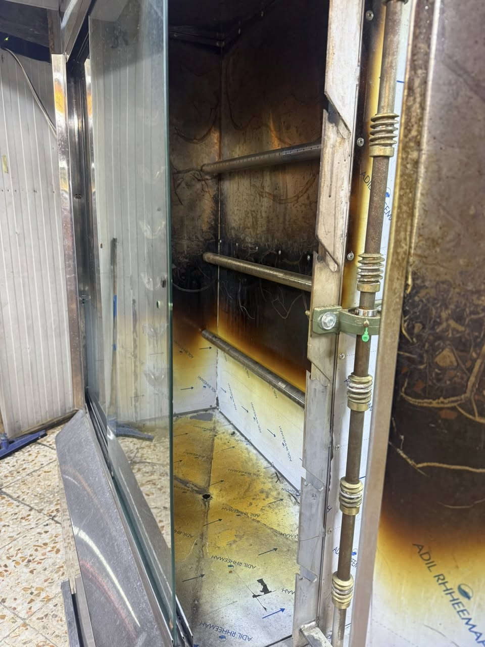 السلام عليكم شوايه دجاج مستخدمه يومين فقط للبيع مكاني الغزاليه بليت صفر 8  جديده حيل من معمل فرحان  
***********
