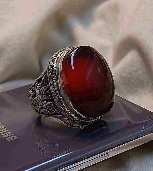 لمن يبحث عن العقيق اليماني الطبيعي ب الون الكرزي الملكي 🍒
و مع صياغة يدوية ثقيلة جدًا و شفافية حمراء دم ❤️‍🔥
قطعة نادرة ومن النوادر 🔥💎
📩 للتواصل على الخاص أو عبر الواتساب: ***********
#مزاد_ابو_اشرف_اليمني
