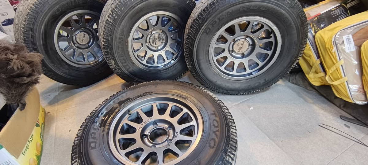 السلام وعليكم 
تخم ويل ميثود وتخم تاير تويو 
قياس 265/70/17 ستد (5) 
استخدام قليل 
***********
