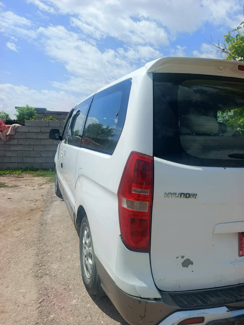 سلام عليكم ستاركس 2012  للبيع مكفوله 
من ضربه كير محرك لا تبخير ولا تنقيص 
  بس بيها صبغ اثر تكشير بصيط مكان بغدادتاجي سعر
145 وبيها مجال

***********        بي واتساب ***********.
