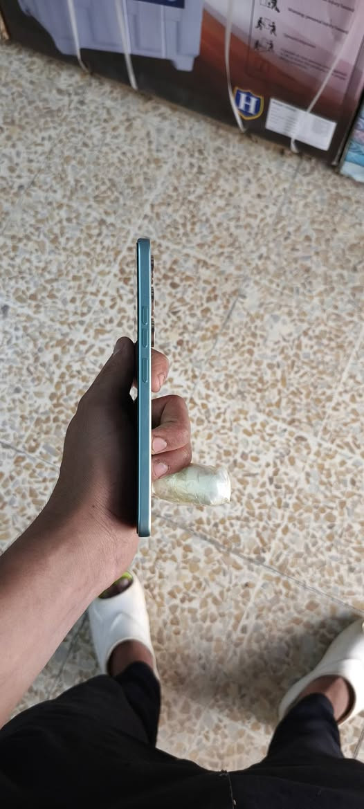 موبايل تكنو سبارك 40 برو للبيع
الشاشة

النوع : AMOLED

الحجم: 6.78 بوصة

الدقة : 1.5 (27201224 بكسل

معدل التحديث: 144 هرتز
الأداءالمعالج: MediaTek Helio G100 Ultimate (ثماني النواة)نظام التشغيل: Android 15 مع واجهة تكنو HiOSالذاكرة العشوائية (RAM): 8 جيجابايتذاكرة التخزين: 256 جيجابايت
البطارية والشحن

السعة : 5200 مللي أمبير

الشحن السريع يأتي بقدرة (45) واط 
السعر : ١٨٠الف وبي مجال بسيط


**إذا كنت صاحب هذا الإعلان وتريد حذفه لأي سبب، رجاءا أرسل رسالة إلى الدعم الفني**
