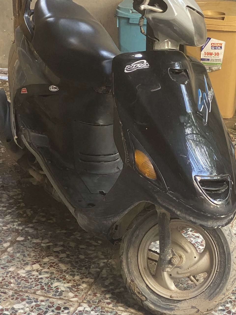 عمي دراجةً نقصها سكليتر وكابريتة نضيفة ٤٠٠وبيها مجال


**إذا كنت صاحب هذا الإعلان وتريد حذفه لأي سبب، رجاءا أرسل رسالة إلى الدعم الفني**