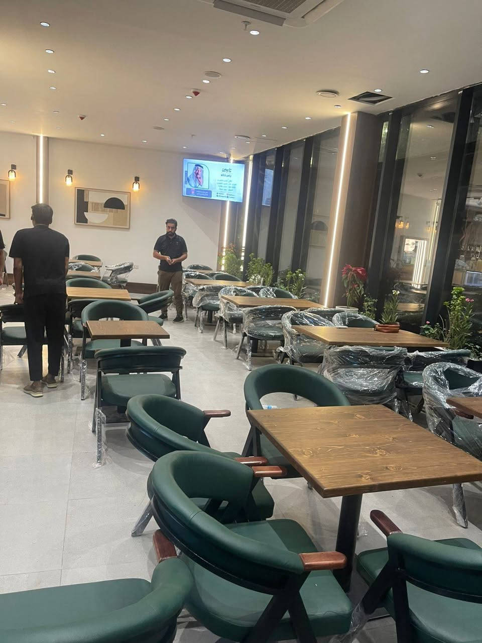 السلام عليكم من رخصة الادمن ميوزة للبيع العدد 16 ثلاثة احجام
الصغير 75
الوسط 100
الكبير 150
خشب طبيعي وحديد ثقيل نظافة 100٪ استعمال قليل 
للاستفسار الاتصال على الرقم ***********
