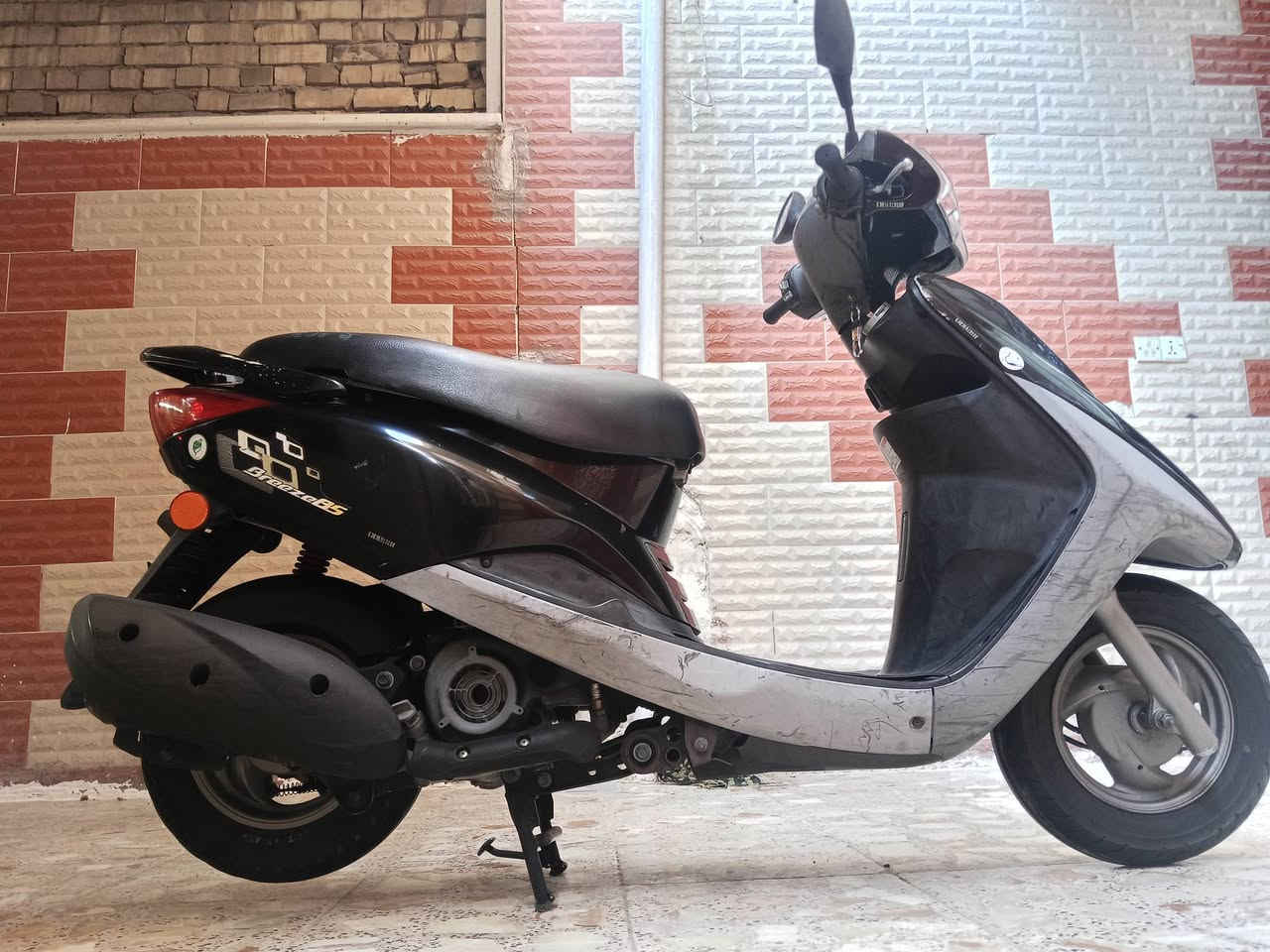 السلام عليكم
دراجة بريز بغبغاء ياباني جديدة لوك 
دراجة كفاله عامه من كلشي 
شرط جيب فيتر وتعال فحص براحتك 
ماشيه 10 الاف زيرو وراقها ابسمي 
مكاني بغداد البلديات
شراي يتصل ***********
قفلها مليون و100 قفل قفل
