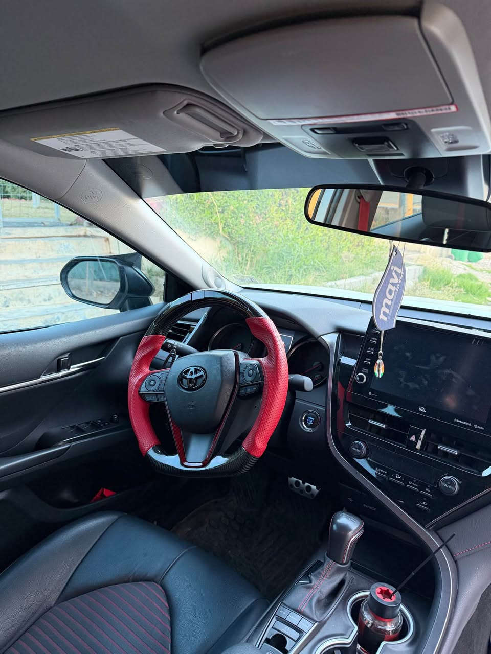 سياره بيها شبرين بوند فقط وبيها كتاب جام اسود80%ستريين RPM وداخليه 300 لون وعليها دبات كورسا ريموت *********** دهوك, العراق
