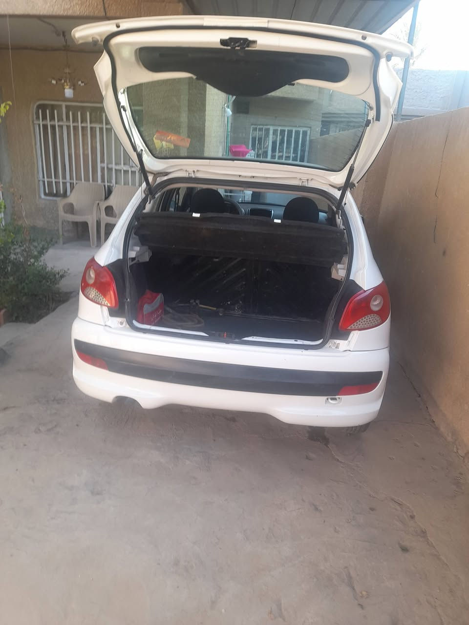 السلام عليكم بيجو 206 موديل2012 محرك وكير مكفول رقم انبار سنويه 2030 مابيها قطره صبغ بأسمي كهرباء كلها شغاله تبريدها فقط يحتاج كمبريسر مكاني بغداد المدائن السعر 42 مجال بسيط ***********
