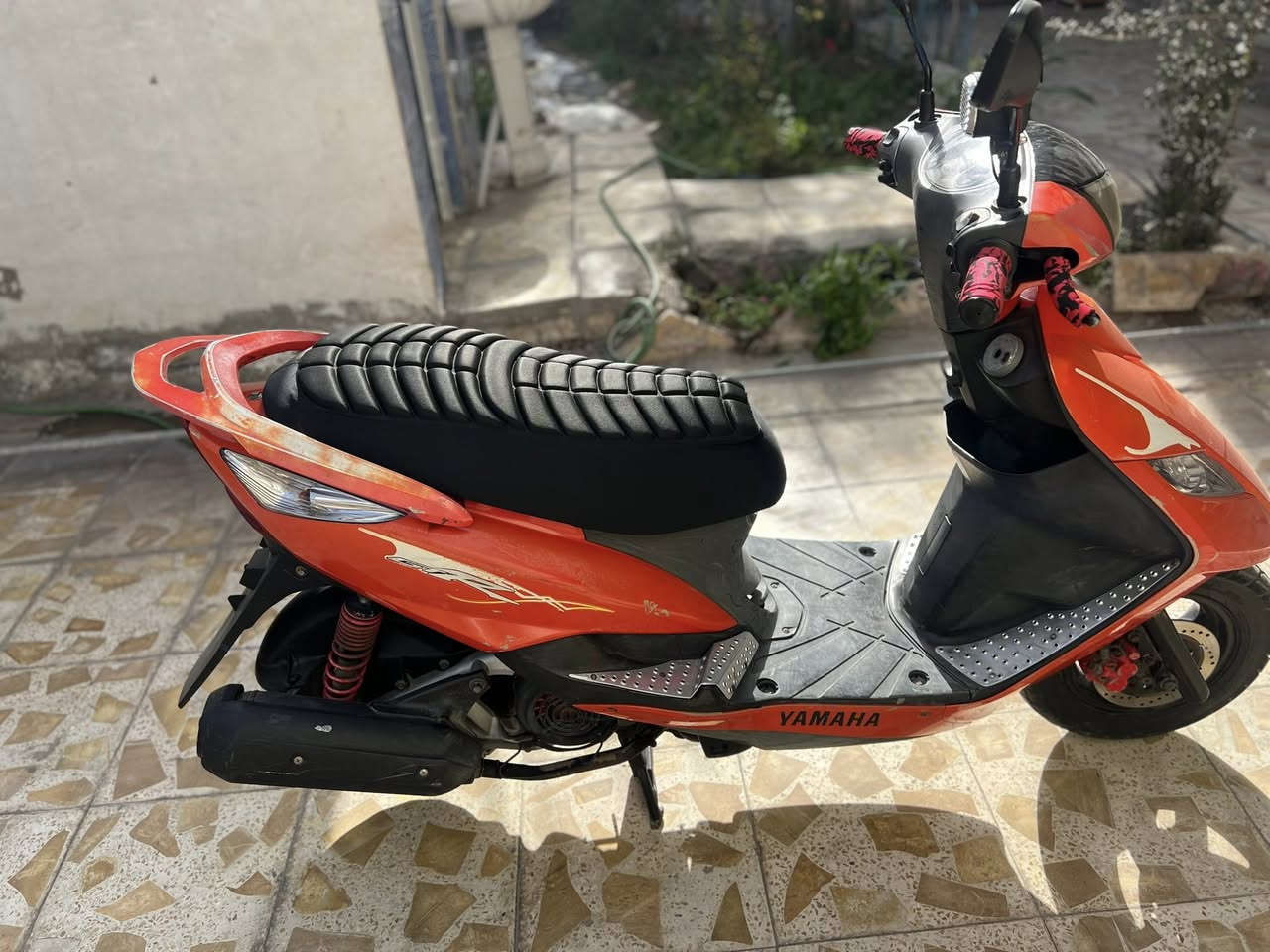 سلام عليكم دراجه ماكس ثعلب للبيع دراجه  رمبه جديده صارله شهر ونص من نزلته مكفوله مكينه وكفرات شرط برغي وحد ما مفتح بيه  واي نقص ما بيها نكره سلف  وراق ومنفيس كامله مكمله  لمكان بغداد  لحبيبيه قرب وليد ابو لكص للستفسار رقم***********
