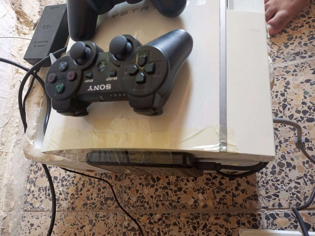 سلام عليكم بلي3 فات جهاز زيرو فوول نظافه جدا نظيف جوستك عدد2 هارد250بي50لعبه قويات من ضمنها بيس13 وجي تي اي 5وبيس20وكوم العاب كلهن حلوات جهاز من اكلك نظيف ممتعوب واذا اكو مراوس إكس بوكس 360 نفس نظافته عادي مكاني بغداد المحموديه سعر130قفل قفل رقم***********بي واتساب
