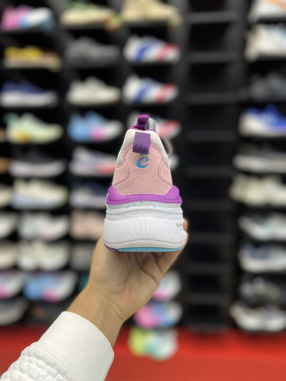 وكاله امريكيه Clove
السعر بلوكاله 165 دولار
ويمي غير ✌️😎

سهولة الارتداء: يتميز بأربطة مرنة (بنجي) تسمح بارتدائه وخلعه بسرعة دون الحاجة للربط

قياس 40.5 القدم 25.5
السعر 15

العنوان النجف ملحق الروان 
توصيل 🚚 محافظات 6 داخل النجف3 
*********** واتساب#
