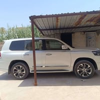 لاندكروز • ٢٠١٦ • ٨ سلندر