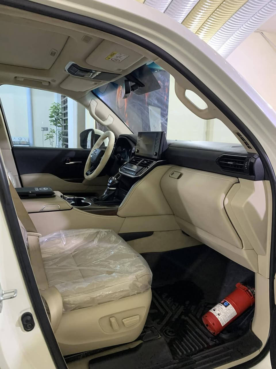 سلام عليكم عندي سياره البيع لاندكروز موديل 2022 رقم بغداد دولي ماشيه 40 ألف فول موصفات سياره جديده وحلوه عنوان بغداد ولشراي يتصل على رقم ***********
