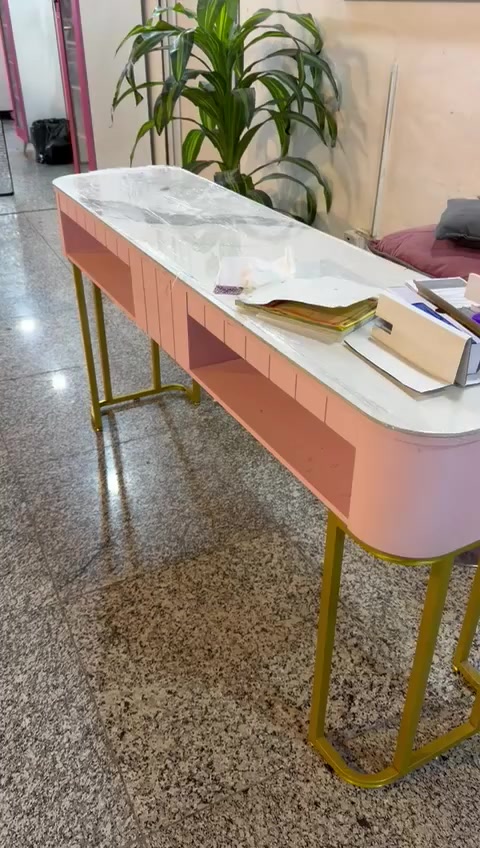 الميز والكراسي ٢٥٠  ابر النفرين.  المرايات. ٢٥٠ الوحده.  والكراسي ١٥٠ جدد
والاستاندات ٥٠ مجرات ومال الصبغ ٣٥
 وفاترينات الوردي والرصاصي عل ١٠٠
اتوصل وات ساب 
***********
