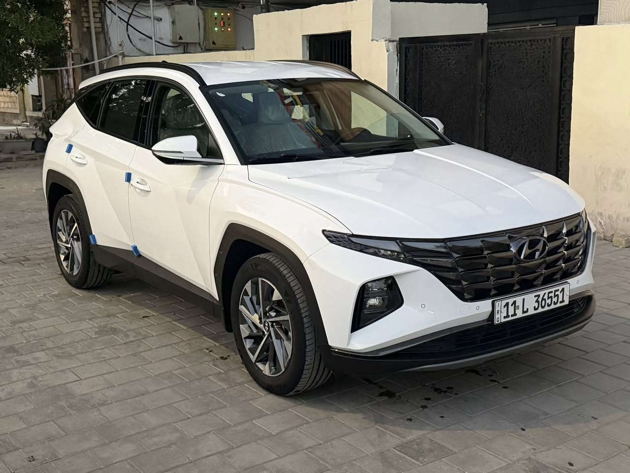 السلام عليكم
سيارة للبيع توسان موديل 2024 خليجي فول مواصفات قمارة حديد السيارة بيها ملاحضة بسطة وموضح بالفديو كلشي 
السيارة ماشية 26الف كم
مواصفات السيارة :
- بصمة تشغيل وتشغيل عن بعد 
- تحكمات ستيرن جهتين 
- مقاعد كهرباء
مكان السيارة /بغداد حي اور بيع مستعجل 

للاتصال رقم الهاتف  ‭0775 551 4435‬
