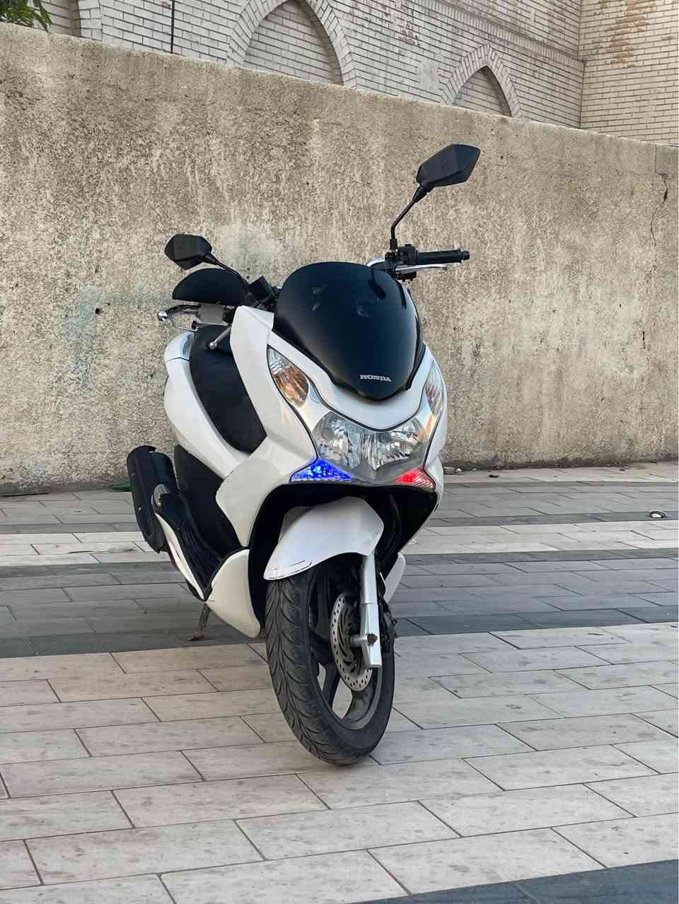 السلام عليكم للبيع دراجه pcxجيل الاول دراجة مال رمبه مديل18 ماشية٤٣ الف ماخذها رمبه الدراجه وأعلى ايدي حجم مكينه 150ياباني الاصلي دراجه جديده مال جناي وعلئ ايدي
ياباني الاصلي دراجه كامله أستان كهربائي تدفئه بل يدات حساس ازدحام سويجات ٢حرف Aدراجه جديده الدراجه مكينه لوك شلعه معدل خير من اللّٰه دراجه تكول جديده بمعنئ الكلمه واحلا من الصور مال جناي المكان بغداد دراجة مكفوله اي نقص مابيه
السعر١٤٥٠
مليون وربعميه وخمسين 
اي استفسار *********** بغداد, العراق
