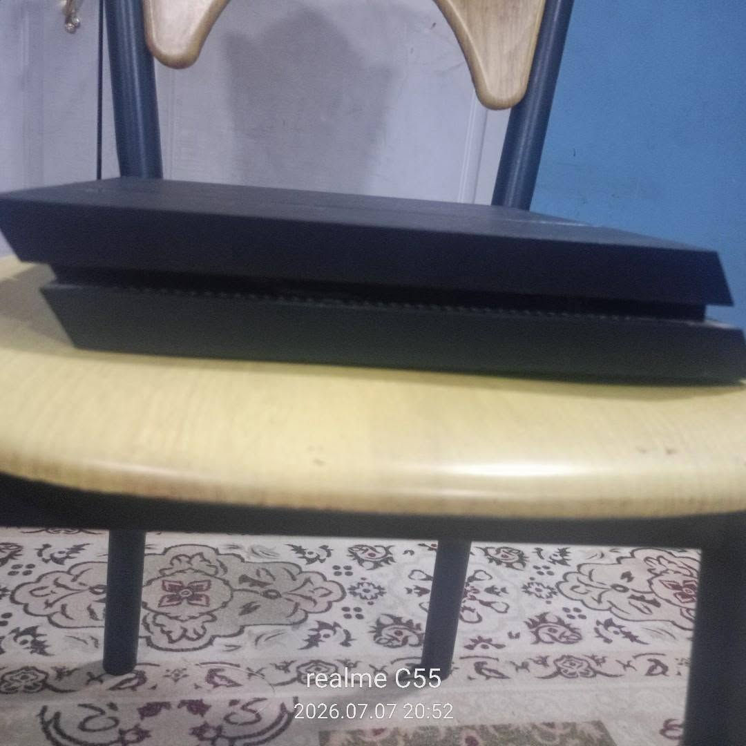السلام عليكم بلي فور للبيع الجهاز نظيف الله شاهد الجهاز تجي ويا يده وحده ولعبة هورايزن واكو بعد قرص فيفا 23 و اله الحرب الجزء الرابع و جي تي اي فايف والدن رنك ذني للبيع هورايزن هديه مع الجهاز السعر 200 الف وبي مجال 
رقمي *********** للتواصل واتساب
