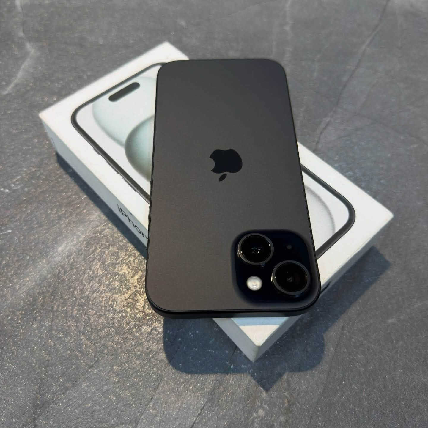 🔥 **للبيع | iPhone 15 (العادي) 🔥

📱 اللون: أسود 🖤
💾 السعة: 128GB
🔋 نسبة البطارية: 85%
🌍 نسخة بلادي
💯 ترو بروف (True Tone) شغال
✨ الجهاز نظيف جدًا وخالي من المشاكل.

📦 الملحقات:
✅ العلبة الأصلية
✅ كيبل الشحن

💰 السعر: 650 ألف دينار

📍 الموقع: الفلوجة – قريب المستشفى العام

📲 للتواصل واتساب فقط:
***********

🚀 جهاز ممتاز وسعره مناسب، والبيع للجادين فقط.
⏳ أول الواصلين.. الأول بالنصيب!
