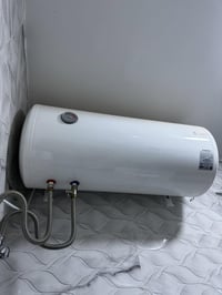 للبيع سخان ٨٠ لتر استخدام سنة بسعر ١٣٠ الف للتواصل ٠٧٧١٣٣٤٩٨٧٨