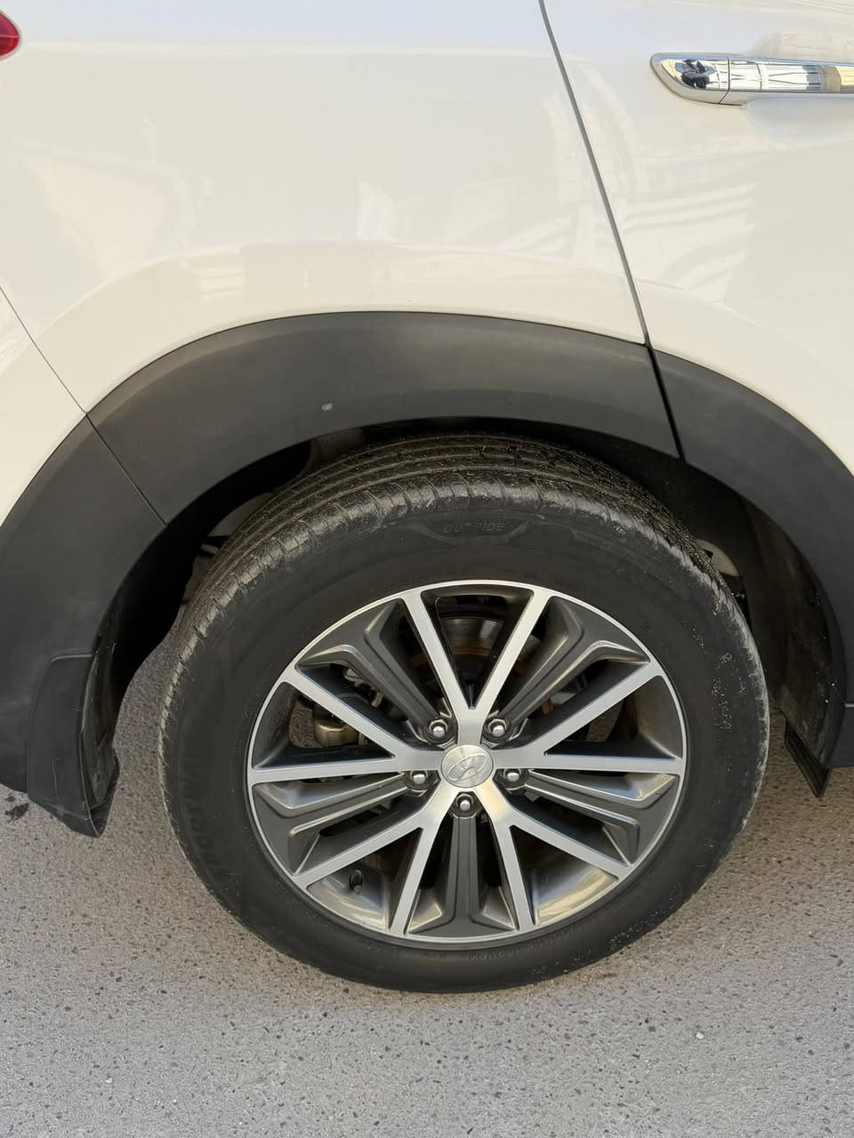 السلام عليكم للبيع توسان 2016 خليجي وكالة مكفولة كفالة عامة ماشية 105 رقم بغداد  الجديد سنوية جديدة مشروع وطني مواصفات فول قمارة حديد السعر 173 ورقة  وبيها مجال بسيط للاستفسار اكثر الاتصال على ***********مكاني بغداد كاظميه.
