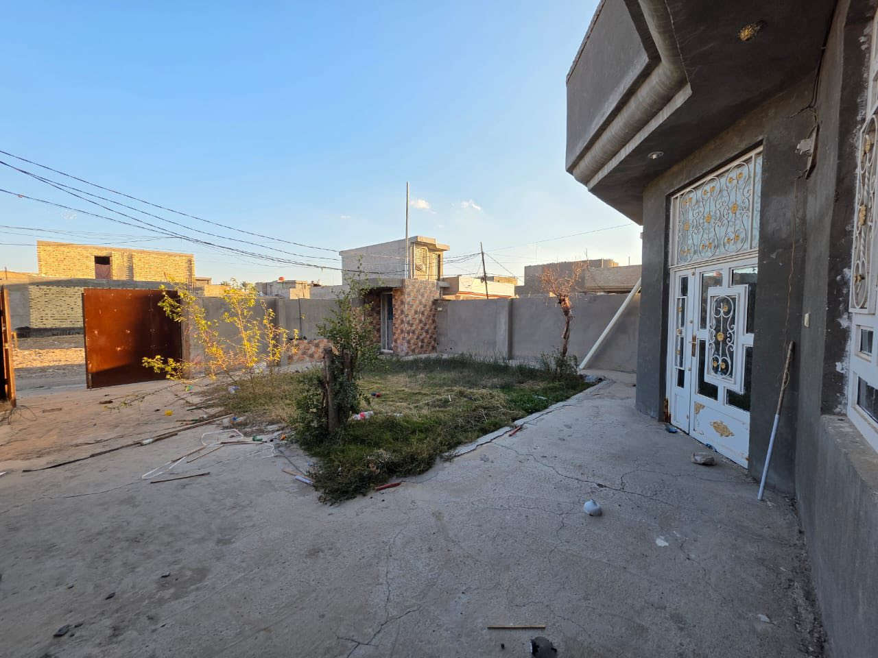 دار للبيع مساحة 240م
طابو زراعي سند 25

نقص تطبيك الارضيه فقط
بناء حديث طابوگ تسليم مفتاح

يحتوي على 
غرفتين نوم 
استقبال
مطبخ
كلدور
مجمع صحي داخلي وخارجي
الموقع//ورديه داخل منطقة الامام سيد موسى خلف مدرسة مالك الأشتر الابتدائيه
للاستفسار اكثر الاتصال على الرقم
***********
